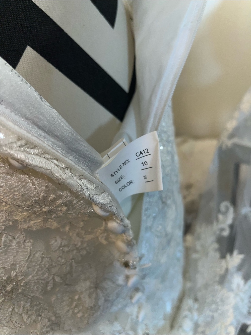 Beautiful Allure Bridals Lace Wedding Gown Size 10 - Picture 12 of 16